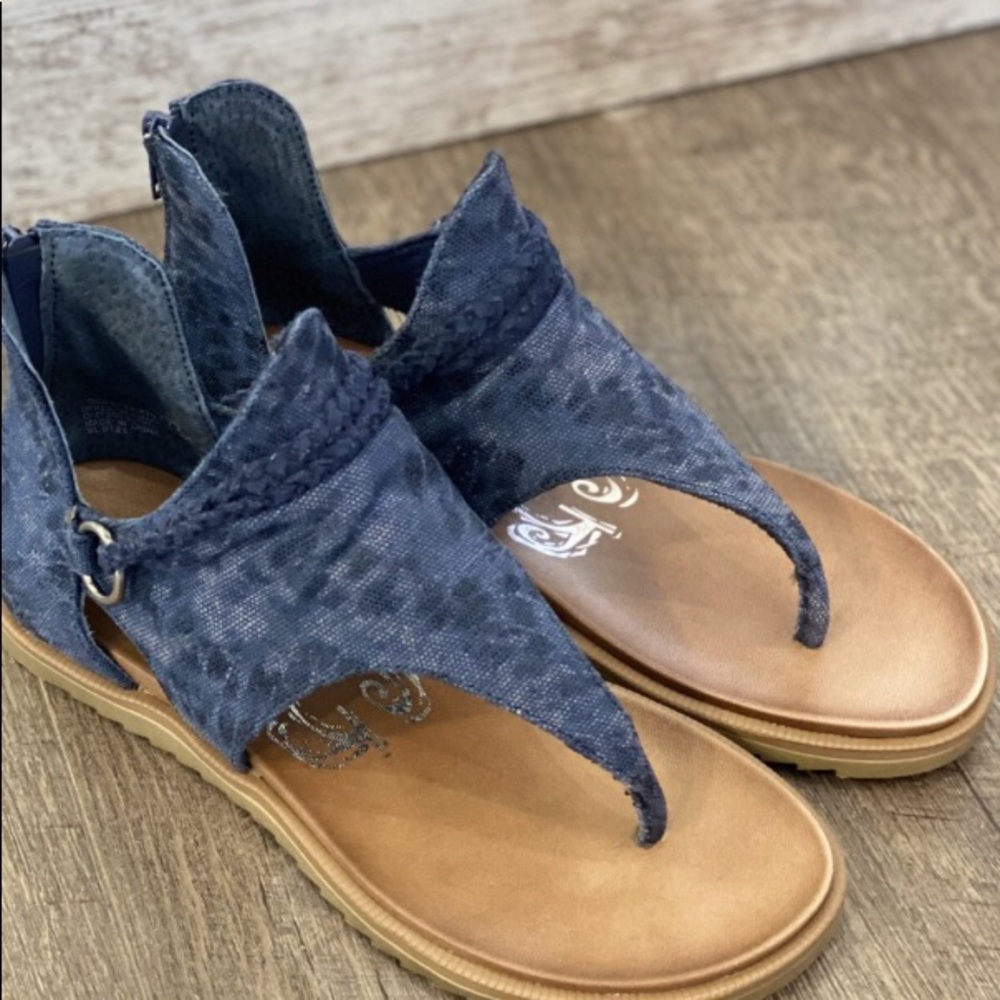 Navy Very G sandals